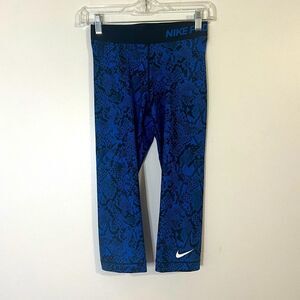 Nike Pro Dri Fit Black Blue Snakeskin Print Cropped Capri Athletic Pants